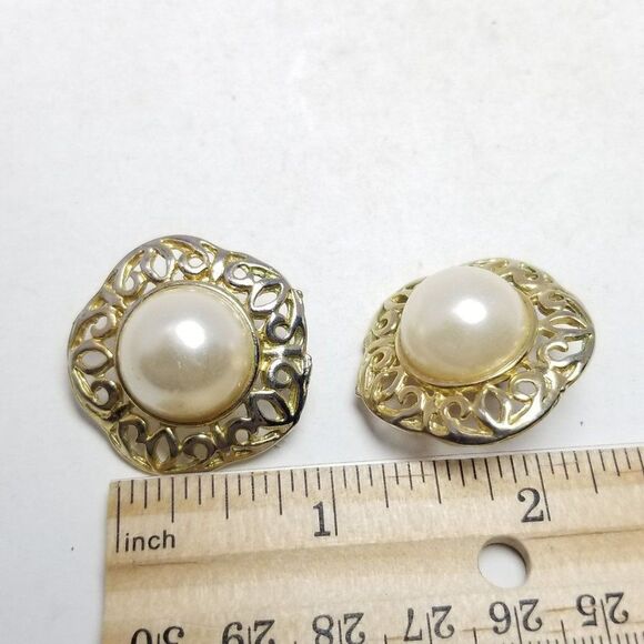 Vintage Faux Pearl and Gold Tone Stud Earrings, Retro 80s 90s Style Filigree - Picture 4 of 6
